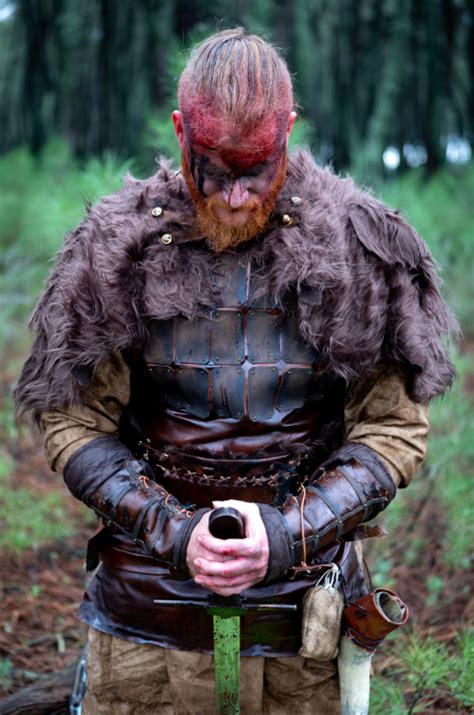 what did vikings actually wear.